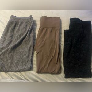 Woman’s l/xl legging bundle (AT48)